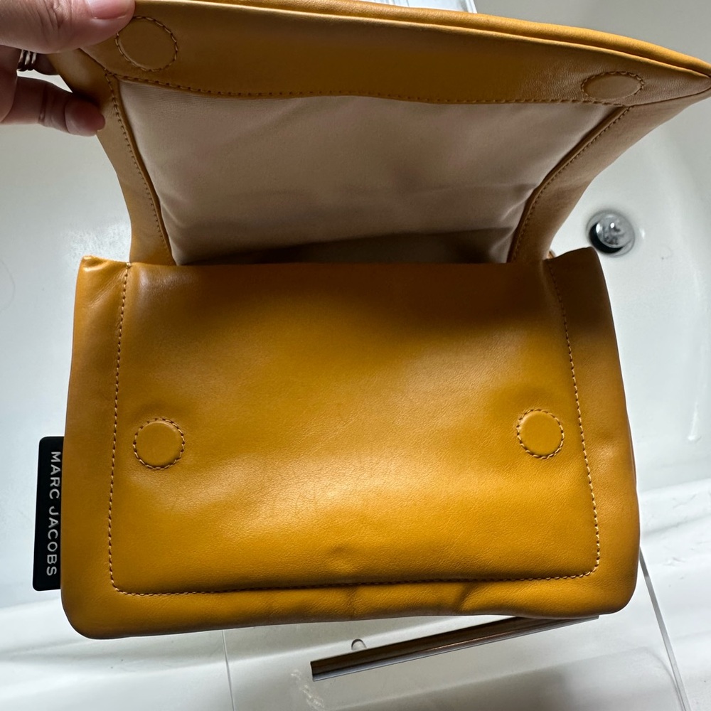Marc Jacobs Small Pillow Bag w chunky gold chain strap. - Picture 2 of 4